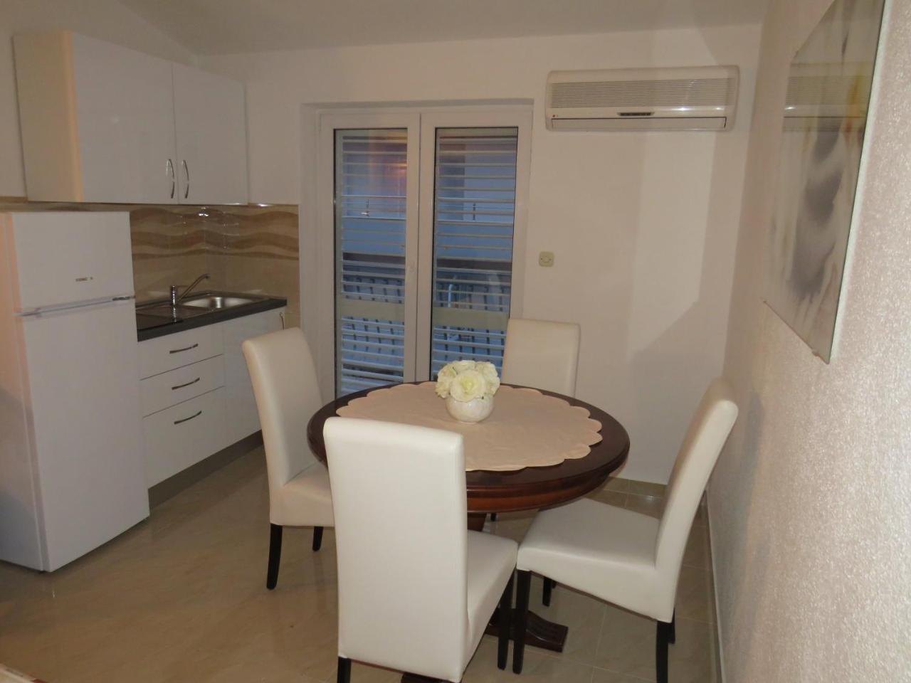 Apartment Miskovic Makarska Bagian luar foto